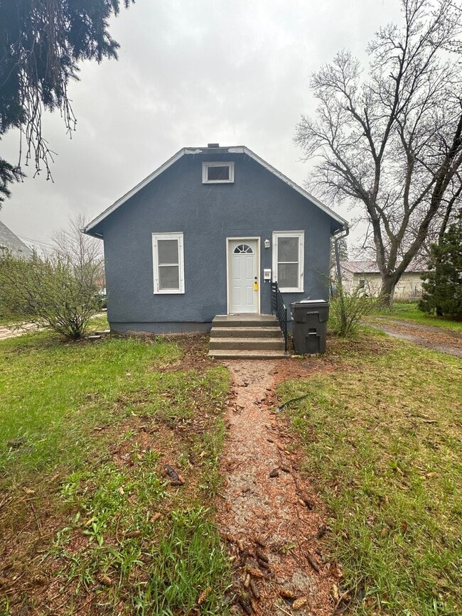 811 9th Ave SE in Jamestown, ND - Building Photo - Building Photo