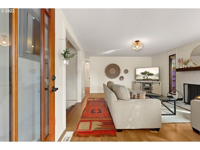 9326 SW 51st Ave in Portland, OR - Building Photo - Building Photo