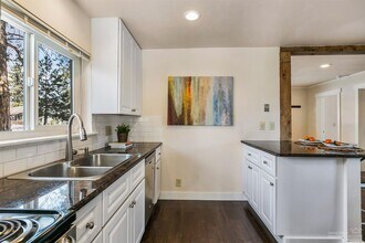325 SW Mc Kinley Ave in Bend, OR - Building Photo - Building Photo