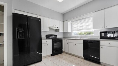 11717 Wesson Cir E in Tampa, FL - Building Photo - Building Photo