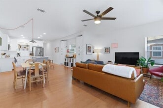 2410 Catherine St in Dallas, TX - Building Photo - Building Photo