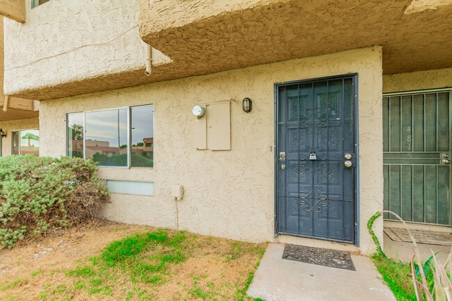 property at 4817 W Marlette Ave