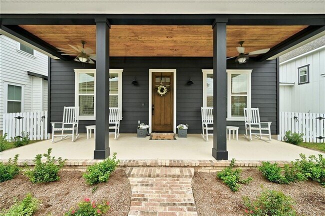 1095 Twain St in Driftwood, TX - Building Photo - Building Photo