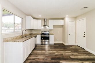 13515 Greywood Dr in Sugar Land, TX - Building Photo - Building Photo