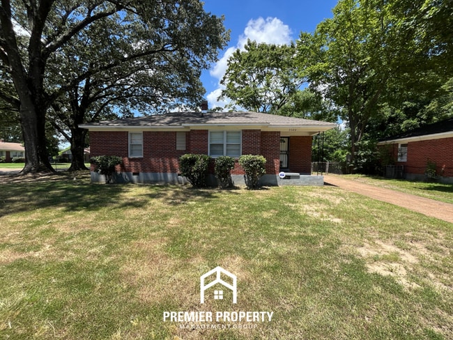 3026 S Edgeware Rd in Memphis, TN - Building Photo - Building Photo