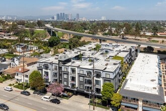 2820 Sawtelle Blvd in Los Angeles, CA - Foto de edificio - Building Photo