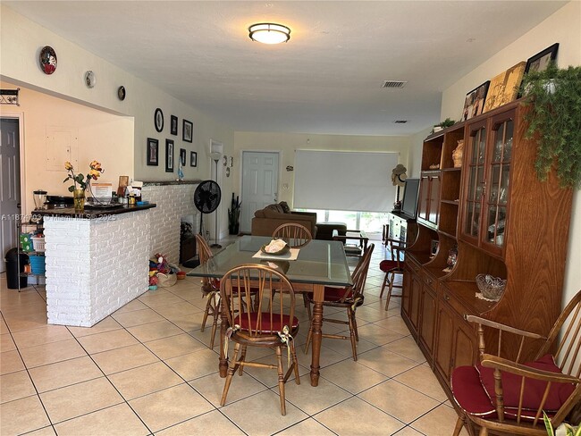 1428 Hayes St in Hollywood, FL - Building Photo - Building Photo