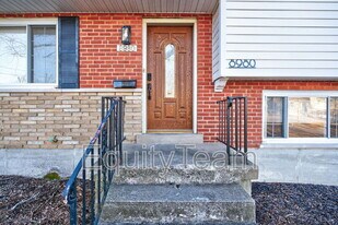 8980 Cherry Blossom Ln in Cincinnati, OH - Building Photo