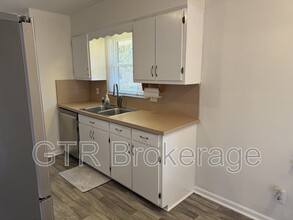 3894 Maplewood Dr in Decatur, GA - Building Photo - Building Photo