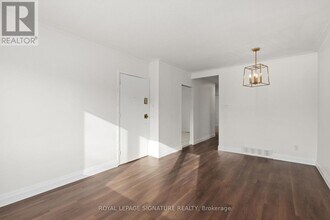 50 Rhydwen Ave in Toronto, ON - Building Photo - Building Photo