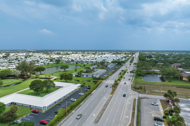 Leisureville Golf View Condominiums in Boynton Beach, FL - Building Photo - Building Photo