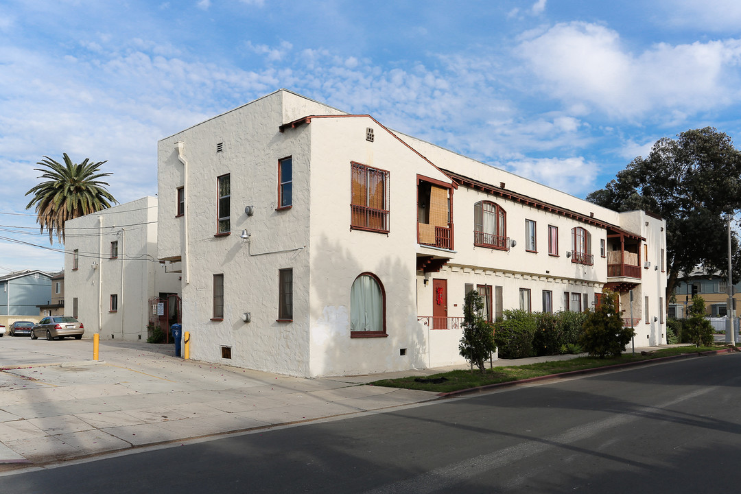 4203 St Charles Pl in Los Angeles, CA - Building Photo