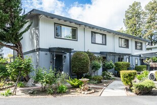 1071-1073 Mohr Ln in Concord, CA - Building Photo