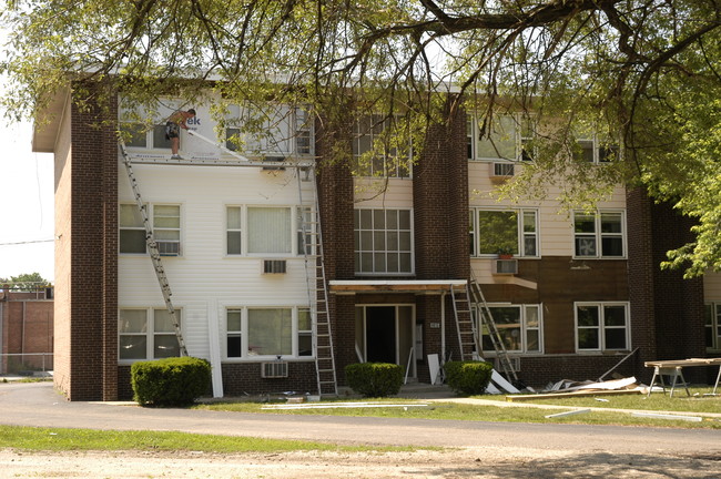 6615-6619 W Lloyd Dr in Worth, IL - Foto de edificio - Building Photo