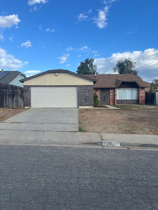 9927 Sadie St in Santee, CA - Building Photo