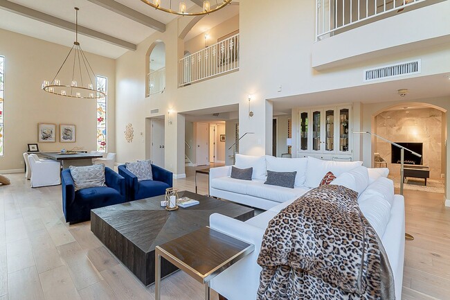 8602 E Vista Del Lago in Scottsdale, AZ - Building Photo - Building Photo