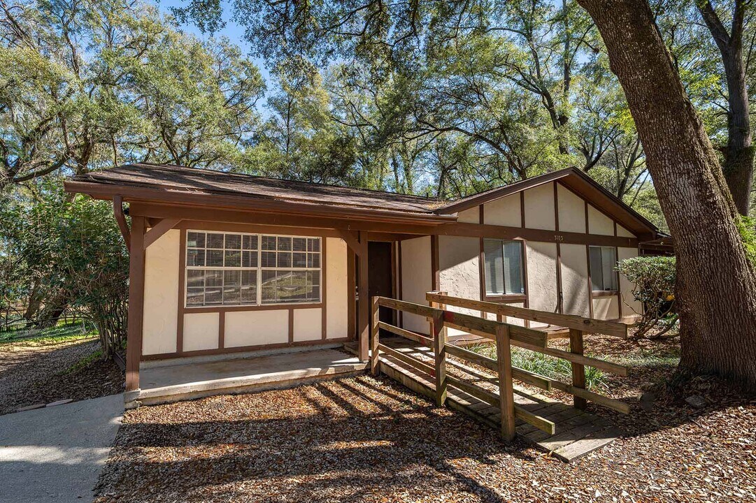 3103 Pontiac Dr in Tallahassee, FL - Building Photo