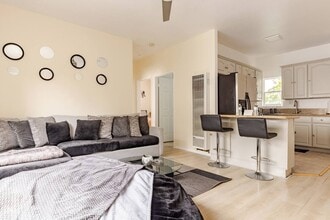 4218 Dalton Ave in Los Angeles, CA - Foto de edificio - Building Photo