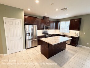 654 Melbourne Way in Lemoore, CA - Building Photo - Building Photo