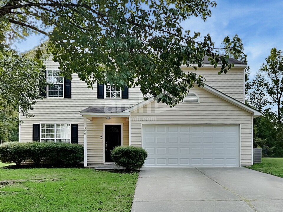 3961 Tyler Bluff Ln in Raleigh, NC - Building Photo