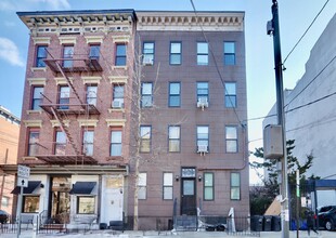 131 Madison St in Hoboken, NJ - Foto de edificio - Building Photo