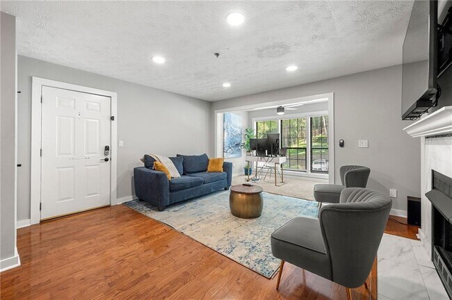 4568 Vinings Central Trace SE in Atlanta, GA - Foto de edificio - Building Photo