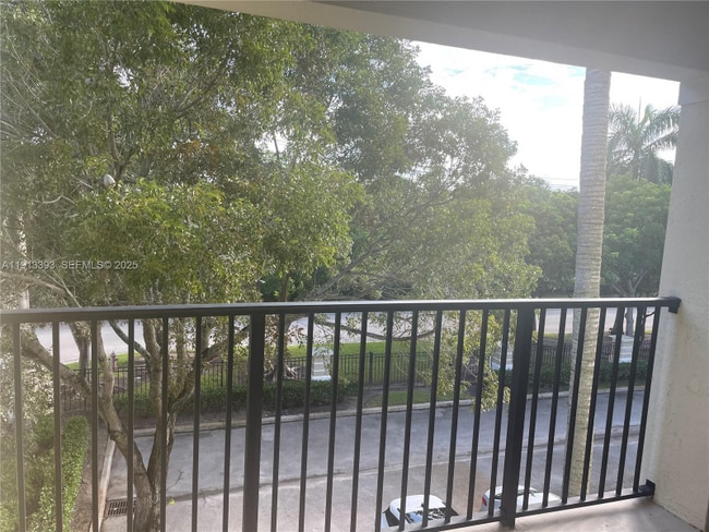 6020 W Sample Rd in Coral Springs, FL - Building Photo - Building Photo