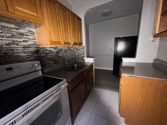 253 E 181st St, Unit 1 in Bronx, NY - Building Photo - Building Photo