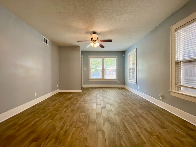 1302 W Pierce St in Houston, TX - Building Photo - Building Photo