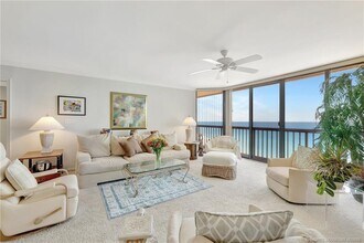 9500 S Ocean Dr in Jensen Beach, FL - Foto de edificio - Building Photo