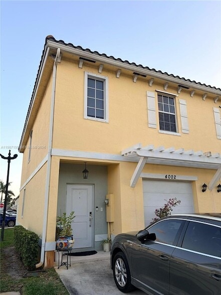 4002 NW 11 Dr in Plantation, FL - Building Photo - Building Photo