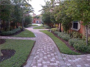 2784 SW 121st Ave in Miramar, FL - Building Photo - Building Photo