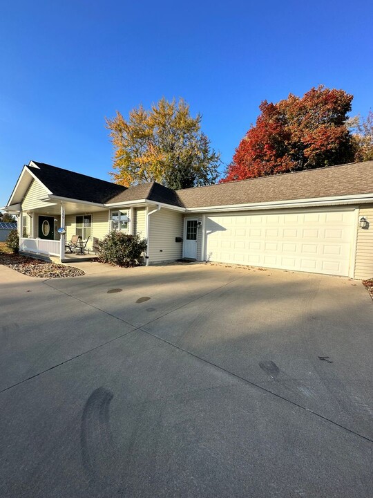 199 Franklin St in Pella, IA - Building Photo