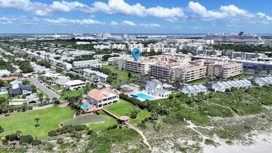 807 Mystic Dr in Cape Canaveral, FL - Foto de edificio - Building Photo