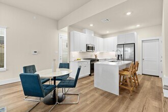 5622 Bertellis Ln in Houston, TX - Building Photo - Building Photo