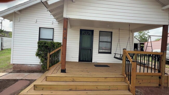property at 414 N 6th St