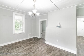 306 Henley Ave in Pine Beach, NJ - Building Photo - Building Photo