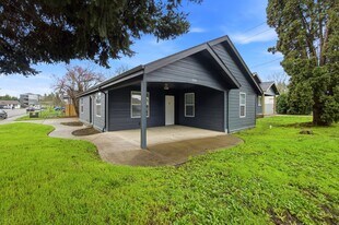 3650 Brooks Ave NE in Keizer, OR - Building Photo