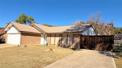 4233 Glen Ridge Dr in Arlington, TX - Building Photo - Building Photo