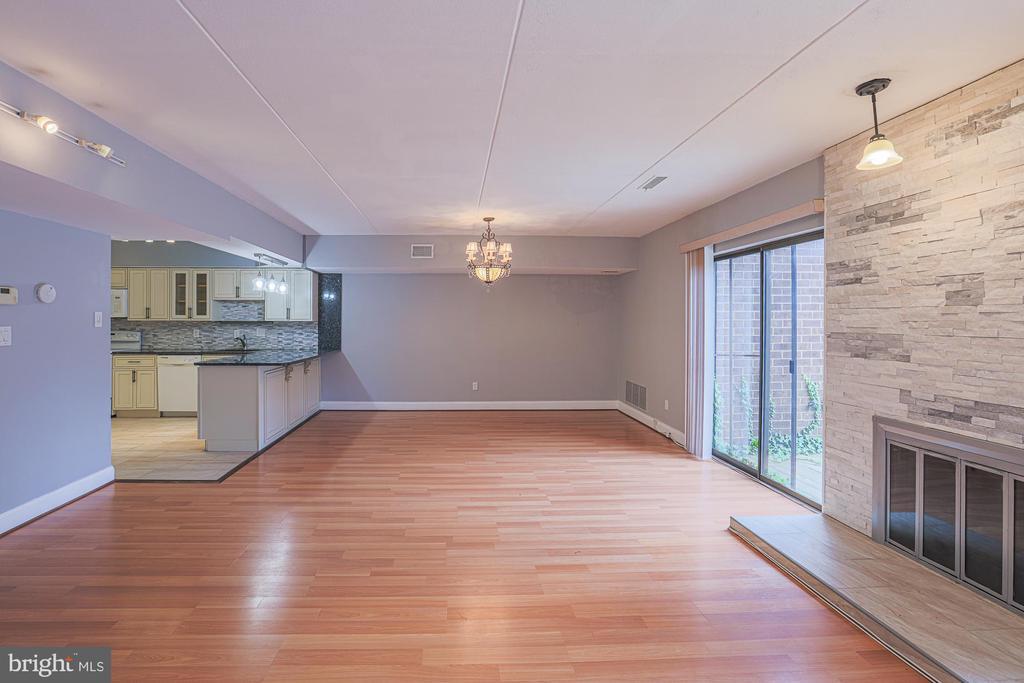 17 Farmhouse Ct in Pikesville, MD - Building Photo