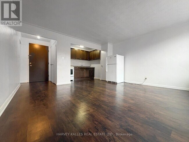 1490 Eglinton Ave W in Toronto, ON - Building Photo - Building Photo