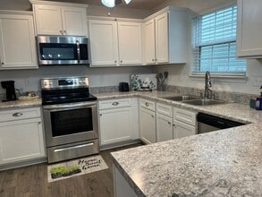 448 Eisenhower Dr in Crestview, FL - Foto de edificio - Building Photo