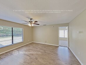 2436 Delbarton Ave in Deltona, FL - Foto de edificio - Building Photo