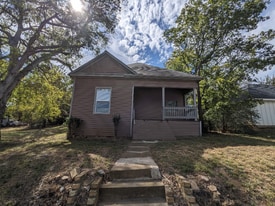 410 E Day St in Denison, TX - Building Photo