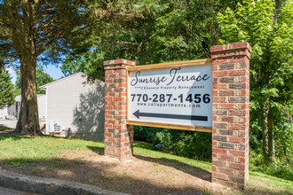 Sunrise Terrace in Gainesville, GA - Building Photo - Building Photo