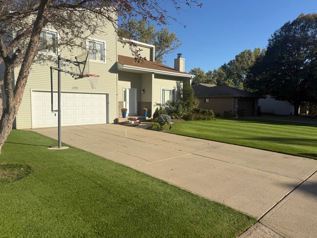 2305 S 165th St in Omaha, NE - Foto de edificio - Building Photo