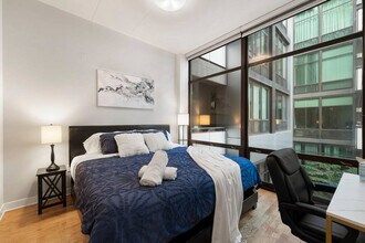 660 W Wayman St in Chicago, IL - Building Photo - Building Photo