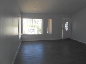 3133 Floral Vista Ave in Henderson, NV - Building Photo - Building Photo