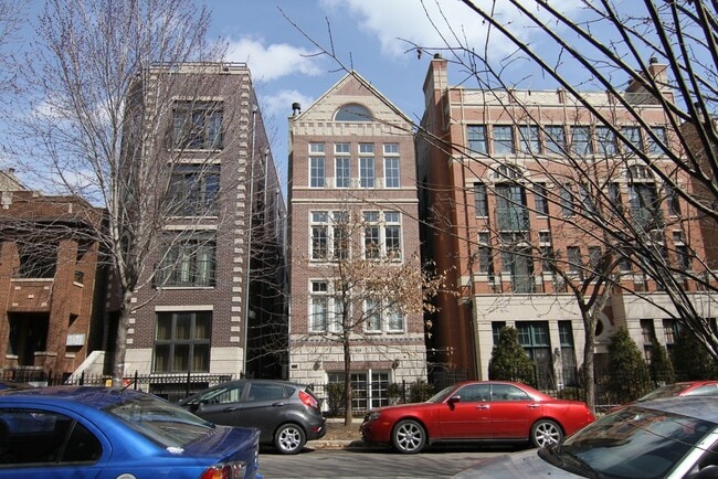 844 W Buckingham Pl, Unit J08P