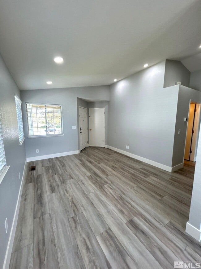 7577 Water View Way in Reno, NV - Foto de edificio - Building Photo